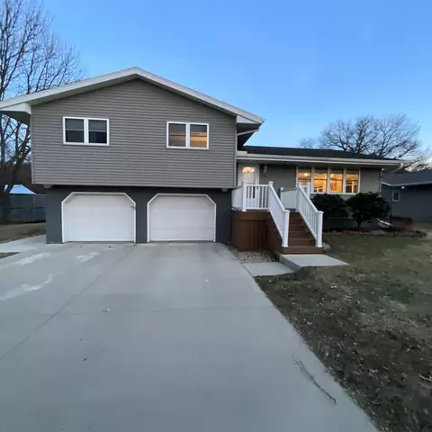 605 Spring St, Clermont, IA 52135