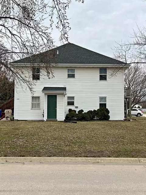 1000 3rd St N W, Independence, IA 50644