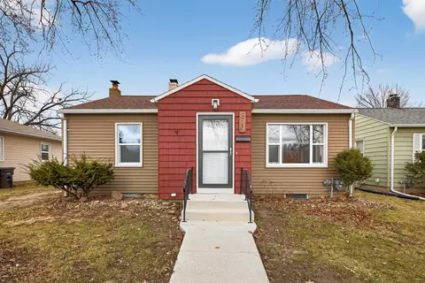 819 Easton Ave, Waterloo, IA 50702