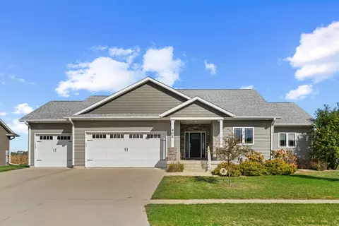 405 Tumbleweed Trl, Waverly, IA 50677