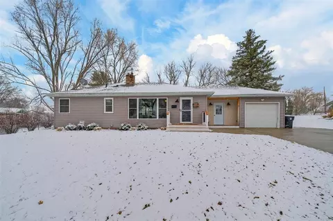 3119 Cadillac Dr, Cedar Falls, IA 50613