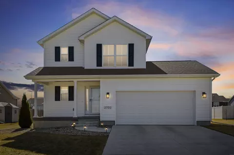 2702 Arbor Ridge Rd, Cedar Falls, IA 50613