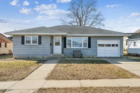 613 1st Ave E, Dyersville, IA 52040