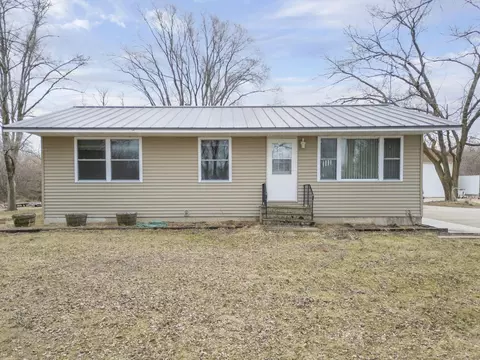 7144 Big Woods Rd, Cedar Falls, IA 50613
