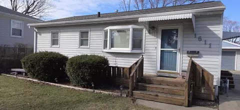 1611 E Ridgeway Ave, Waterloo, IA 50702