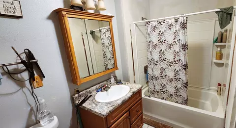 Bath - 2207 E 4th St, Waterloo, IA 50703 photo 1 of 1