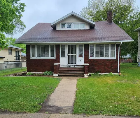 2207 E 4th St, Waterloo, IA 50703