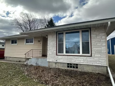 301 NW 4th St, Fort Atkinson, IA 52144