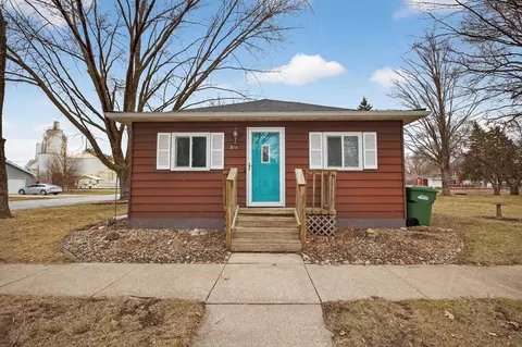 320 NW 6th Ave, Waverly, IA 50677