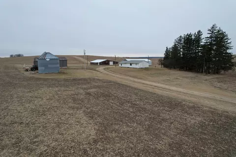 18109 E23 County Home Rd, Monticello, IA 52310