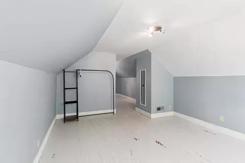 Bedroom - 1141 E Mitchell Ave, Waterloo, IA 50702 photo 4 of 4