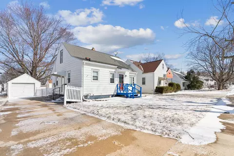 1141 E Mitchell Ave, Waterloo, IA 50702