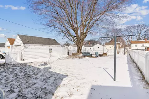 Exterior - 1141 E Mitchell Ave, Waterloo, IA 50702 photo 2 of 3