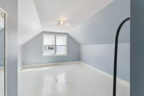 Bedroom - 1141 E Mitchell Ave, Waterloo, IA 50702 photo 3 of 4