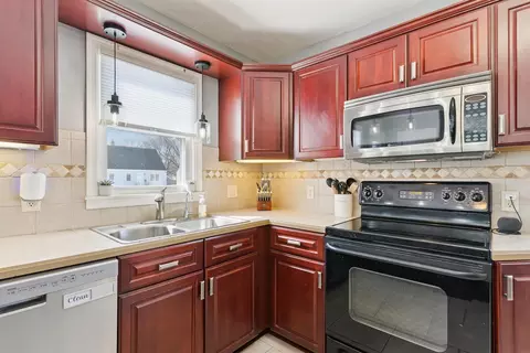 Kitchen - 1141 E Mitchell Ave, Waterloo, IA 50702 photo 2 of 3