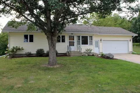 131 Niagara Dr, Waterloo, IA 50701