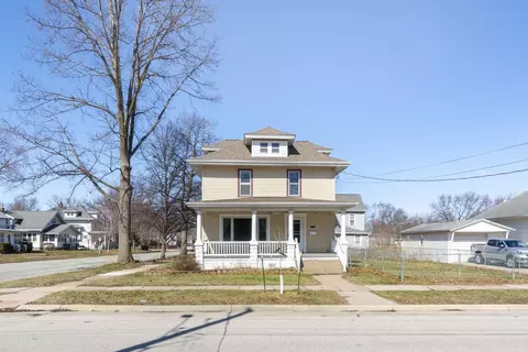 623 W 6th St, Cedar Falls, IA 50613