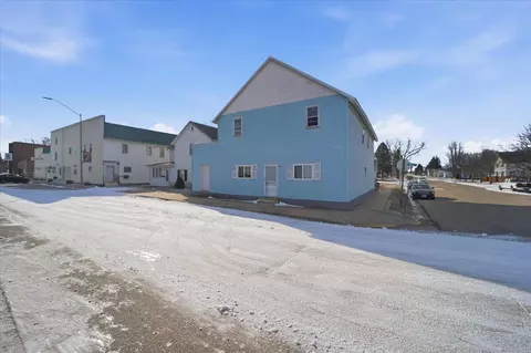 101 S Washington St, Dunkerton, IA 50626