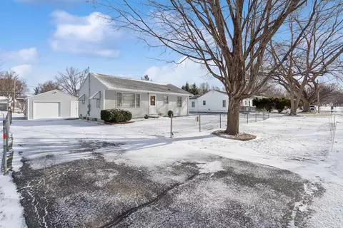 240 Marie Ave, Elk Run Heights, IA 50707