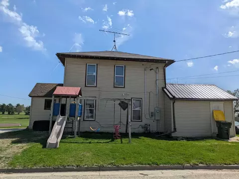 8 SW 6th Ave, Waukon, IA 52172