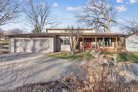 1115 Oak Park Blvd, Cedar Falls, IA 50613