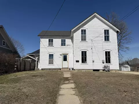 804 E Main St, Manchester, IA 52057