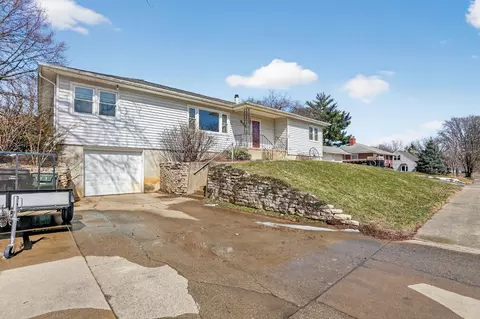 801 W 14th St, Cedar Falls, IA 50613