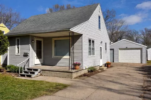 736 Sherman Ave, Waterloo, IA 50703