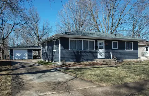 2519 Valley Park Dr, Cedar Falls, IA 50613