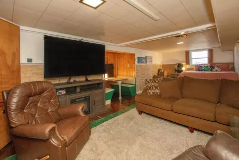 Living - 1181 E Mitchell, Waterloo, IA 50702 photo 4 of 4