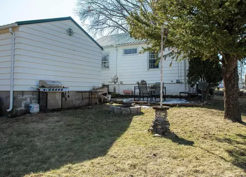 Exterior - 1181 E Mitchell, Waterloo, IA 50702 photo 3 of 8