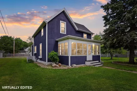 326 2nd St, Dike, IA 50624