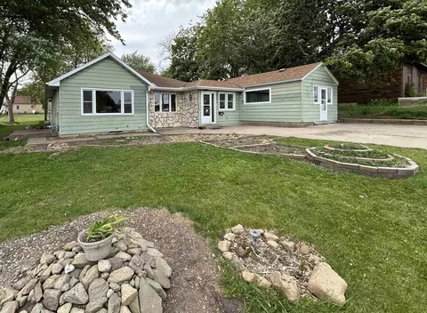 605 Lincoln St, Wellsburg, IA 50680