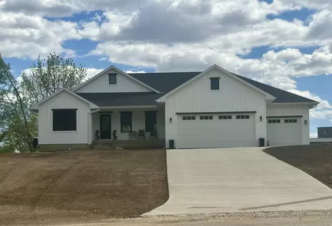 1938 Lovers Lane Blvd, Independence, IA 50644