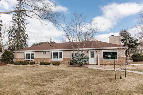 1310 Lilac Ln, Cedar Falls, IA 50613