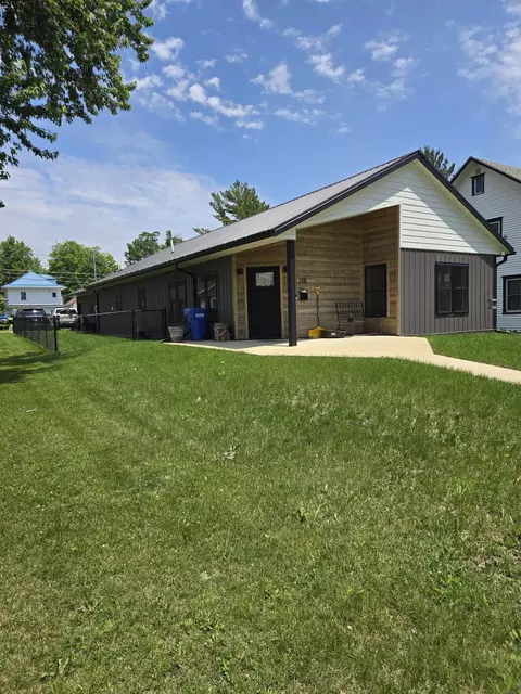 218 5th Ave E, Cresco, IA 52136