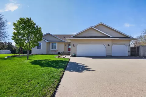 1225 10th St, Jesup, IA 50648