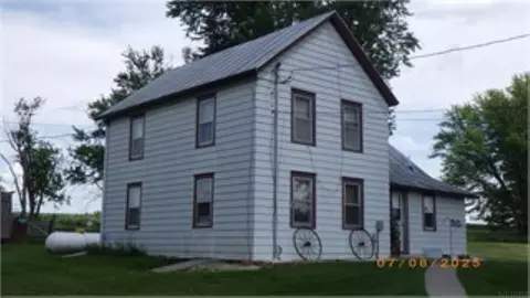 1057 Pole Line Rd, Waukon, IA 52172