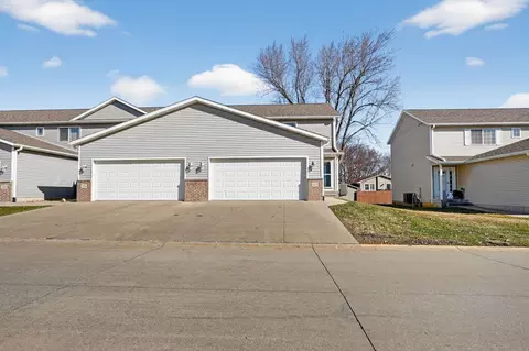 1117 Lois Ln, Waterloo, IA 50702