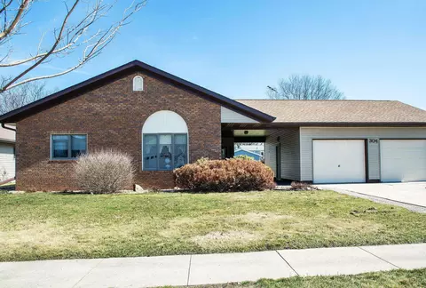 304 NW 24th St #W, Waverly, IA 50677