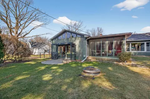 Exterior - 210 Ivanhoe Rd, Waterloo, IA 50701 photo 8 of 9