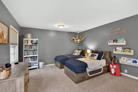 Bedroom - 210 Ivanhoe Rd, Waterloo, IA 50701 photo 7 of 7