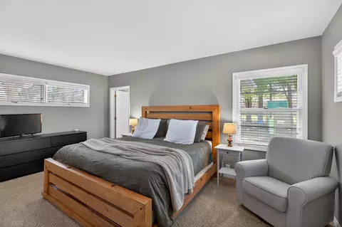 Bedroom - 210 Ivanhoe Rd, Waterloo, IA 50701 photo 1 of 7