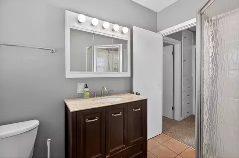 Bath - 210 Ivanhoe Rd, Waterloo, IA 50701 photo 3 of 3