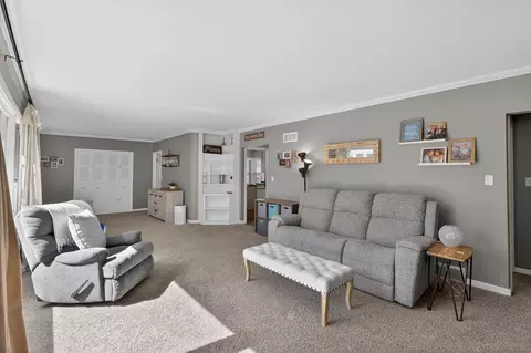 Living - 210 Ivanhoe Rd, Waterloo, IA 50701 photo 6 of 6