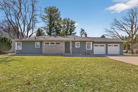 210 Ivanhoe Rd, Waterloo, IA 50701