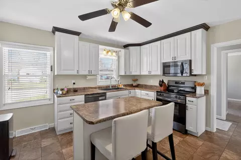 Kitchen - 210 Ivanhoe Rd, Waterloo, IA 50701 photo 1 of 3
