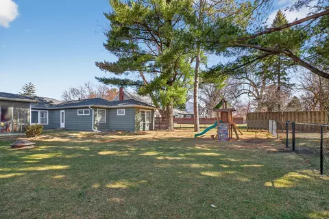 Exterior - 210 Ivanhoe Rd, Waterloo, IA 50701 photo 7 of 9