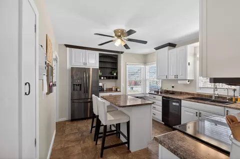 Kitchen - 210 Ivanhoe Rd, Waterloo, IA 50701 photo 2 of 3