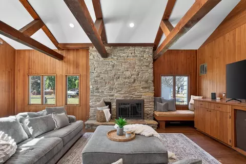 Living - 210 Ivanhoe Rd, Waterloo, IA 50701 photo 4 of 6